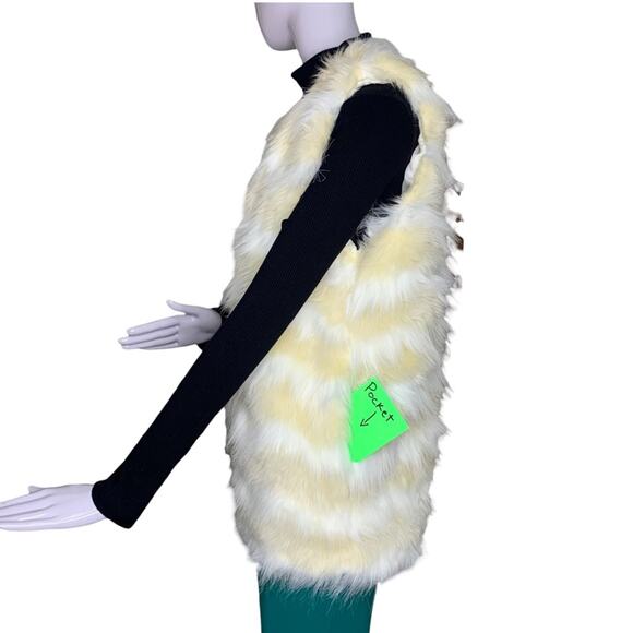 Love Tree Faux Fury Vest Cream/Vanilla Side Hidden Pockets Full Lining Size S - Picture 3 of 9